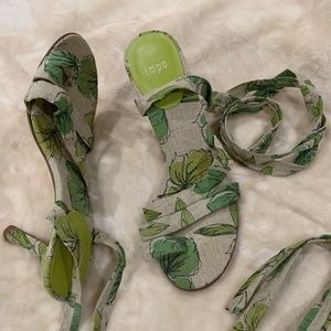 Candy apple 🍏 green tie-around-ankle sexy heels, excellent condition